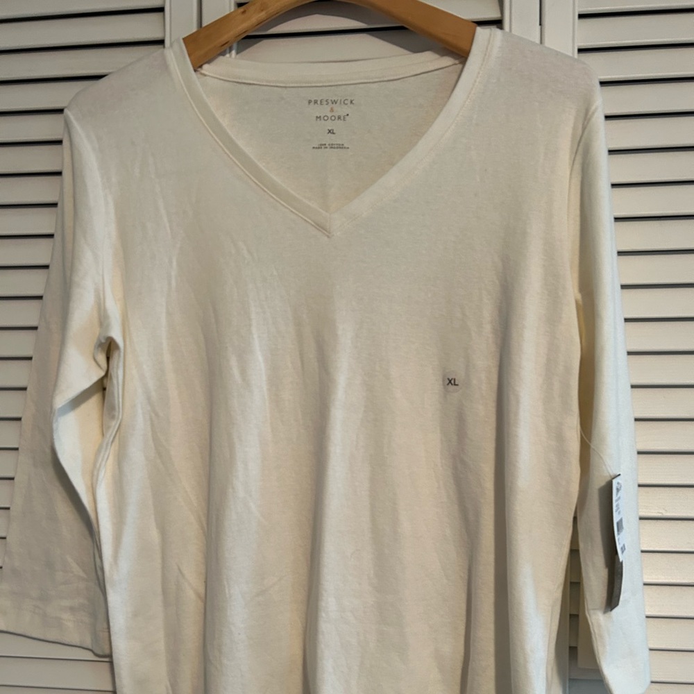 Preswick & Moore Woman’s V-Neck Shirt NWT XL